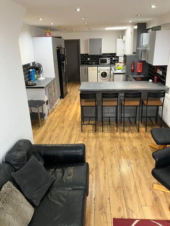 Property photo 2 of 10 2023 Kitchen 2 (Breakfast Bar).Jpg