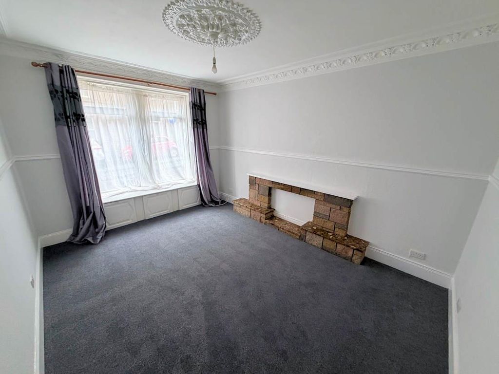 Property photo 2 of 6 Lounge