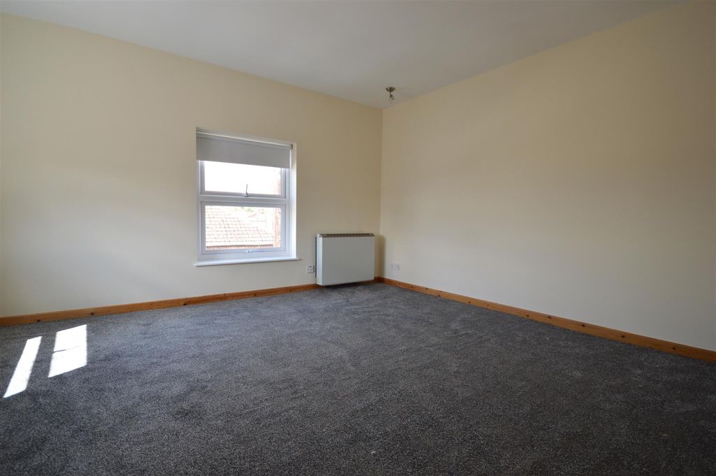 Property photo 2 of 12 Bedroom