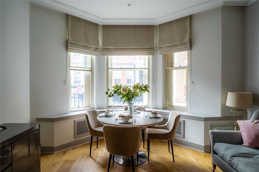 Property photo 2 of 15 Living Room