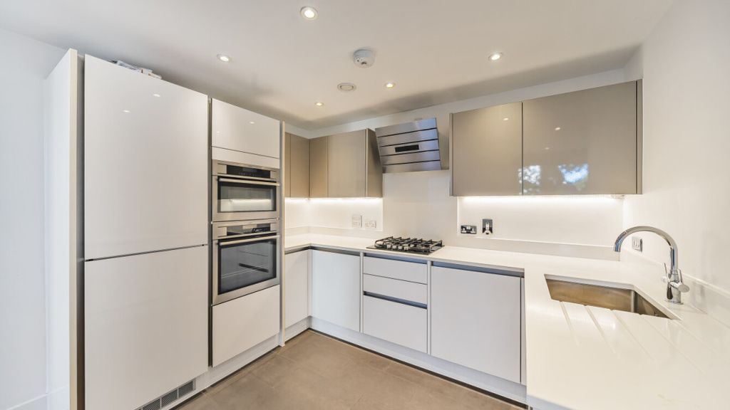 Property photo 2 of 21