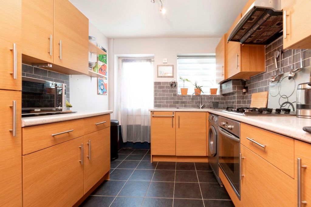 Property photo 3 of 25