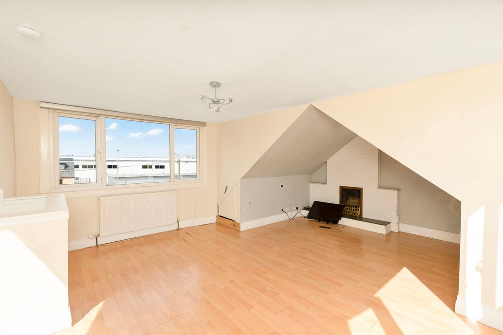 Property photo 3 of 9