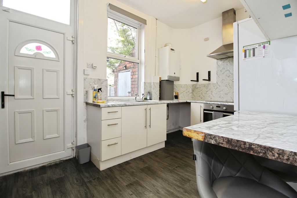 Property photo 3 of 15 Kitchen