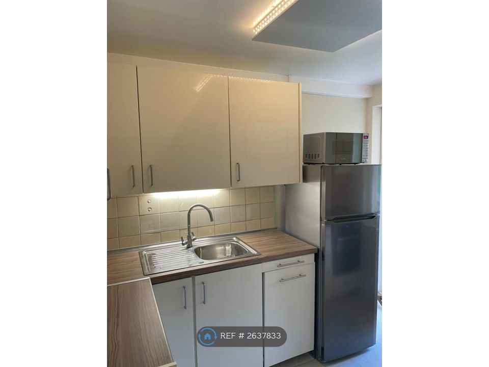 Property photo 2 of 10 Kitchen