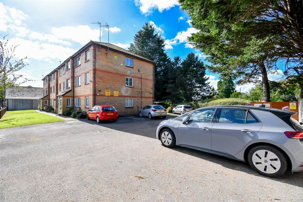 Additional image 13 of 2 bed flat for saleButtrills Road, Barry CF62