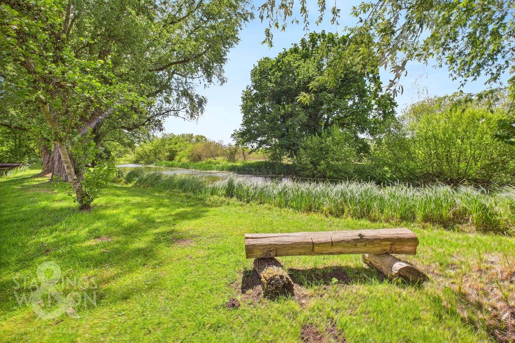 Property photo 3 of 42