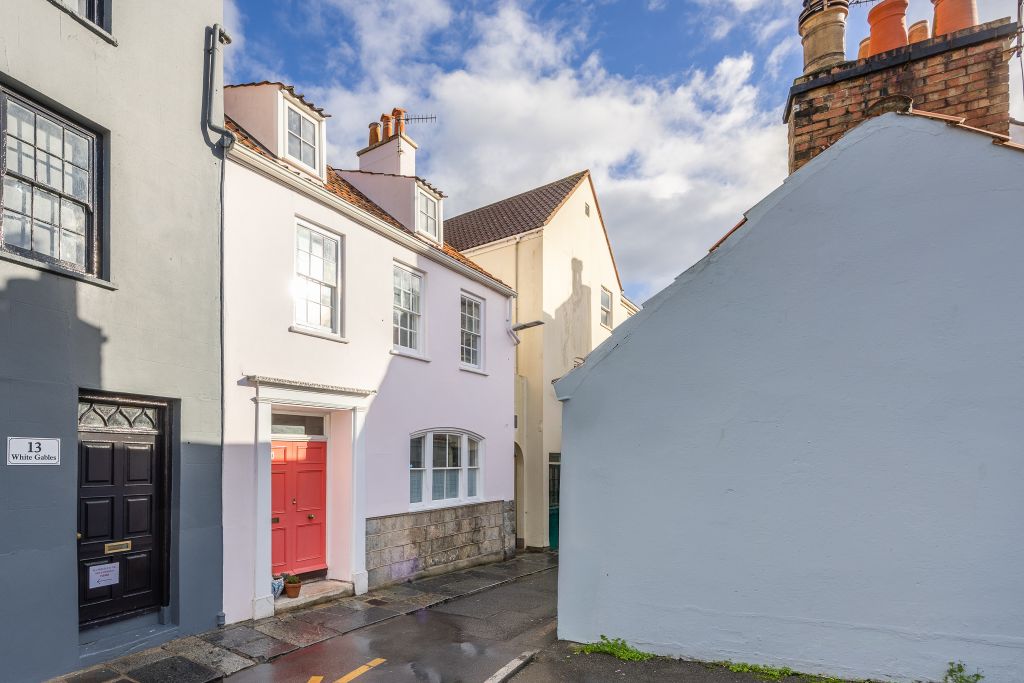 Property photo 1 of 20