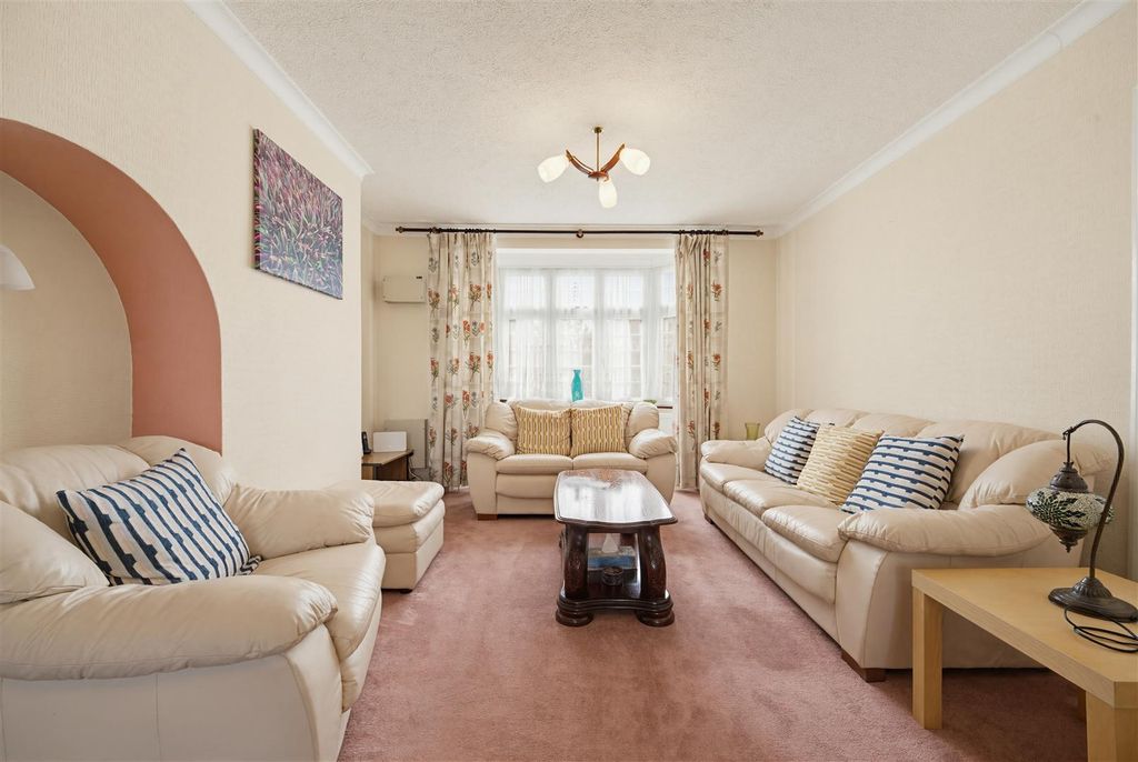 Property photo 2 of 28