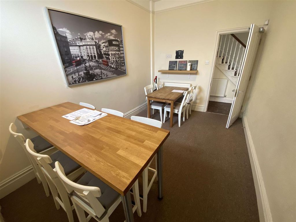 Property photo 2 of 25