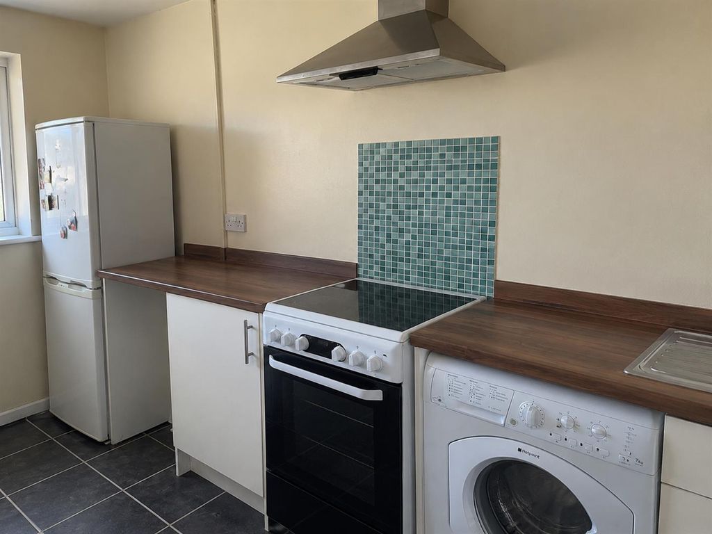 Property photo 1 of 4 Kitchen