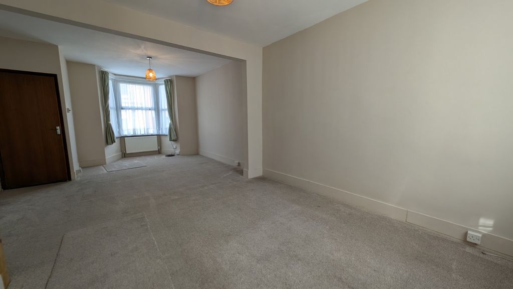 Property photo 2 of 17 Picture 2