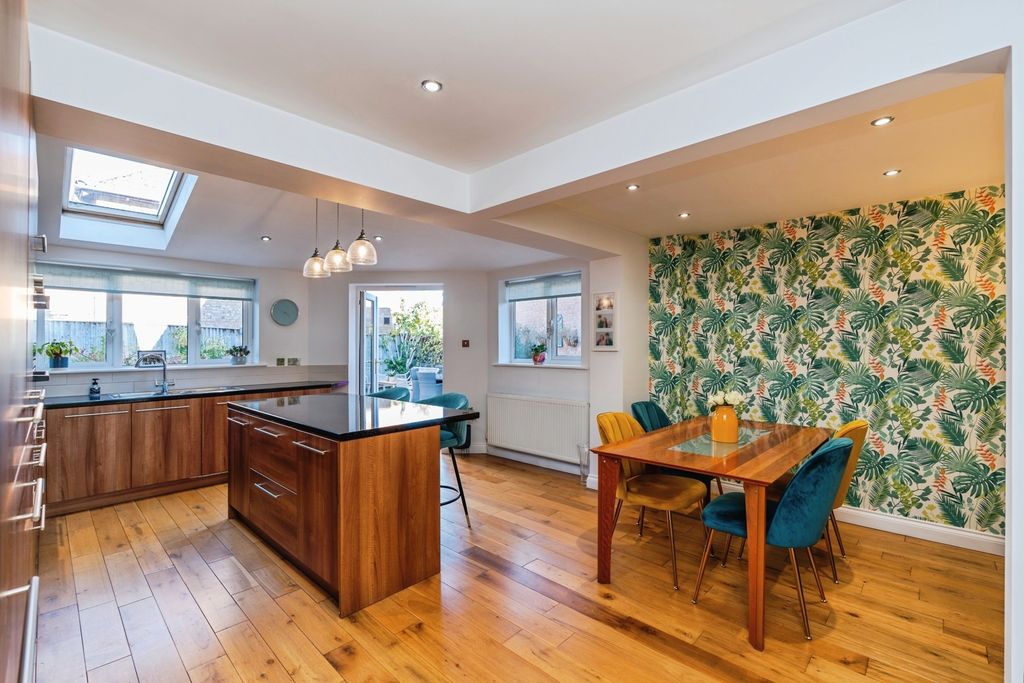 Property photo 2 of 21 Pbox-Img.Jpg