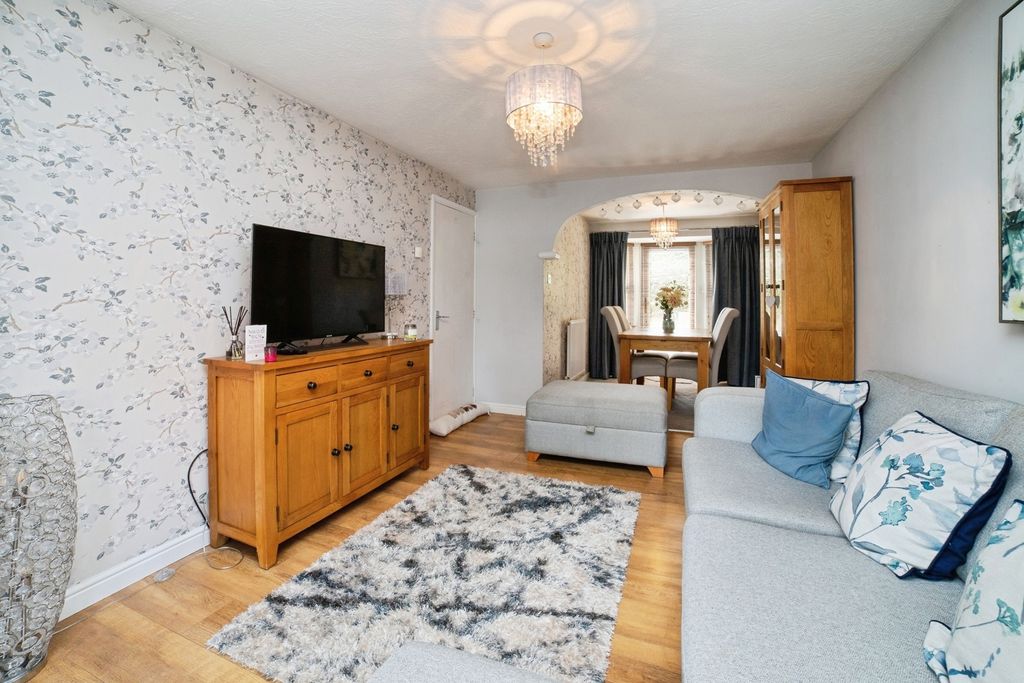 Property photo 3 of 22 Pbox-Img.Jpg