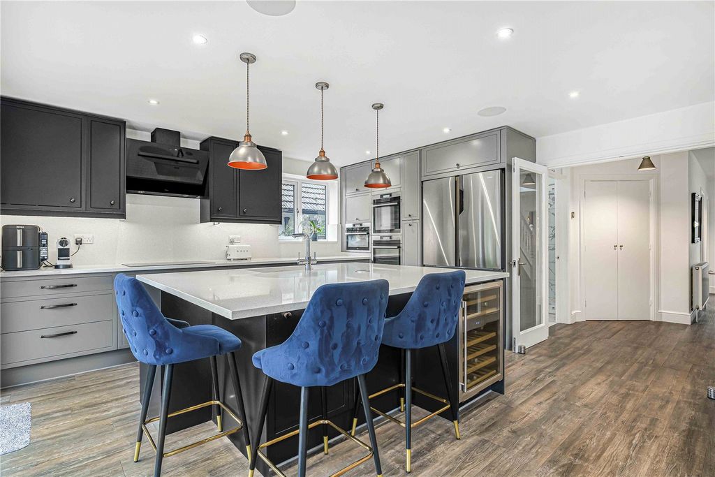 Property photo 3 of 22 Kitchen/Reception