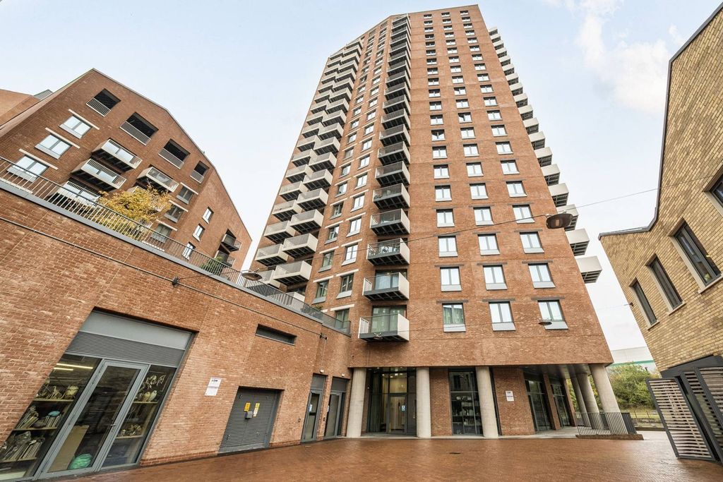 Property photo 2 of 22