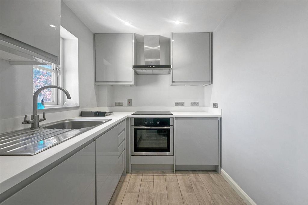 Property photo 2 of 7 Kitchen