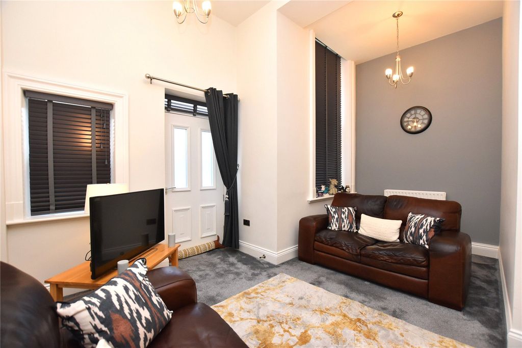 Property photo 2 of 18 Picture No. 15