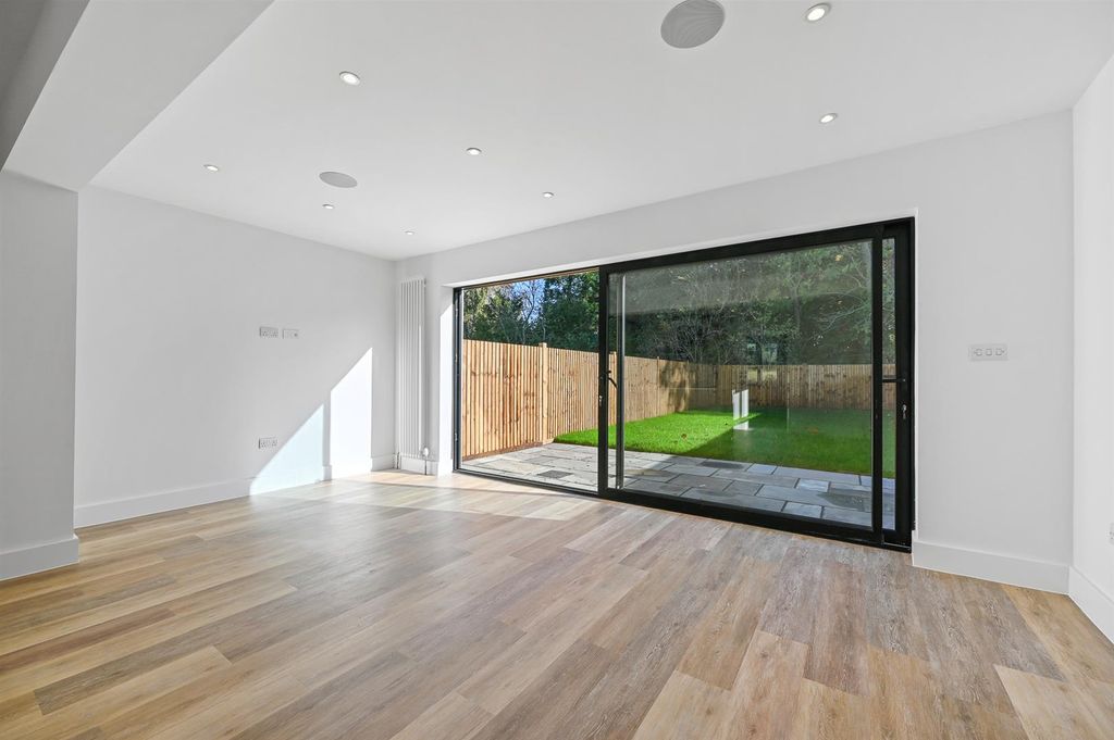 Property photo 3 of 12 Family Room.Jpg