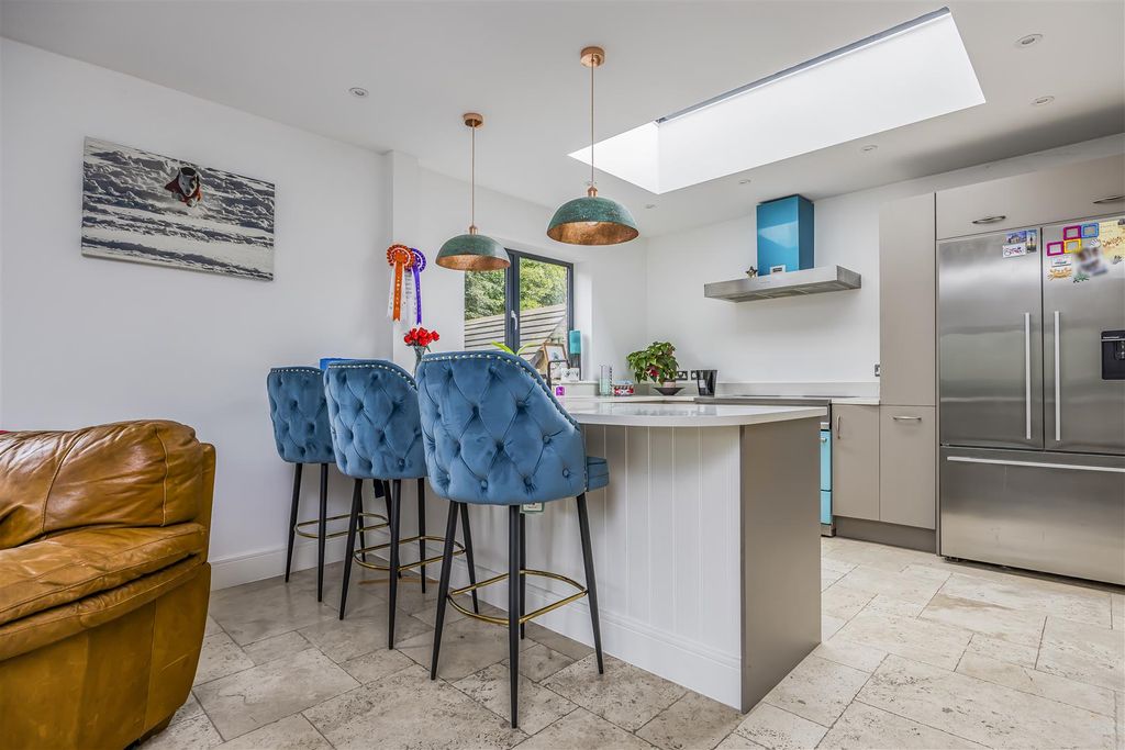 Property photo 2 of 32 2 Firpiece, Forestside Road, Rowlandâ€™S Castle-Port