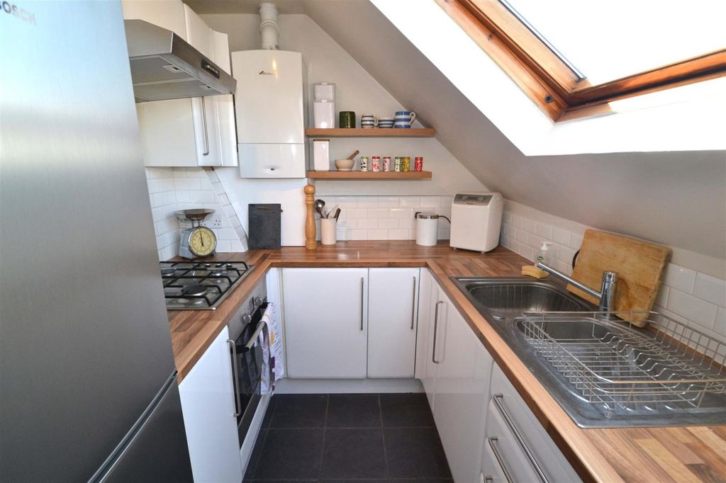 Property photo 2 of 7 Kitchen