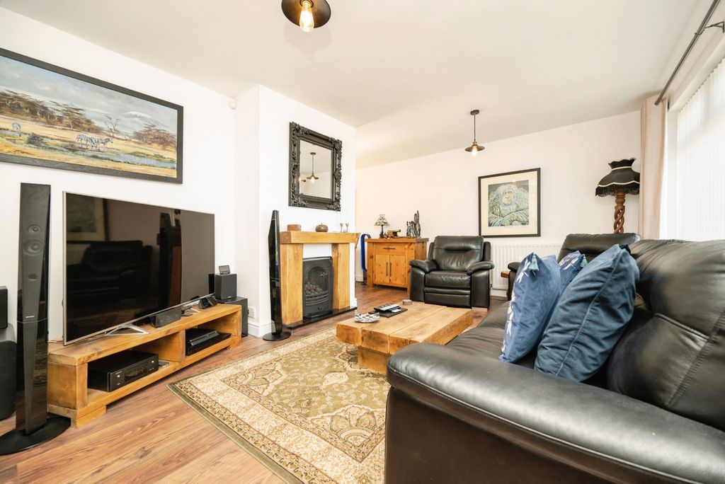 Property photo 3 of 24 Pbox-Img.Jpg