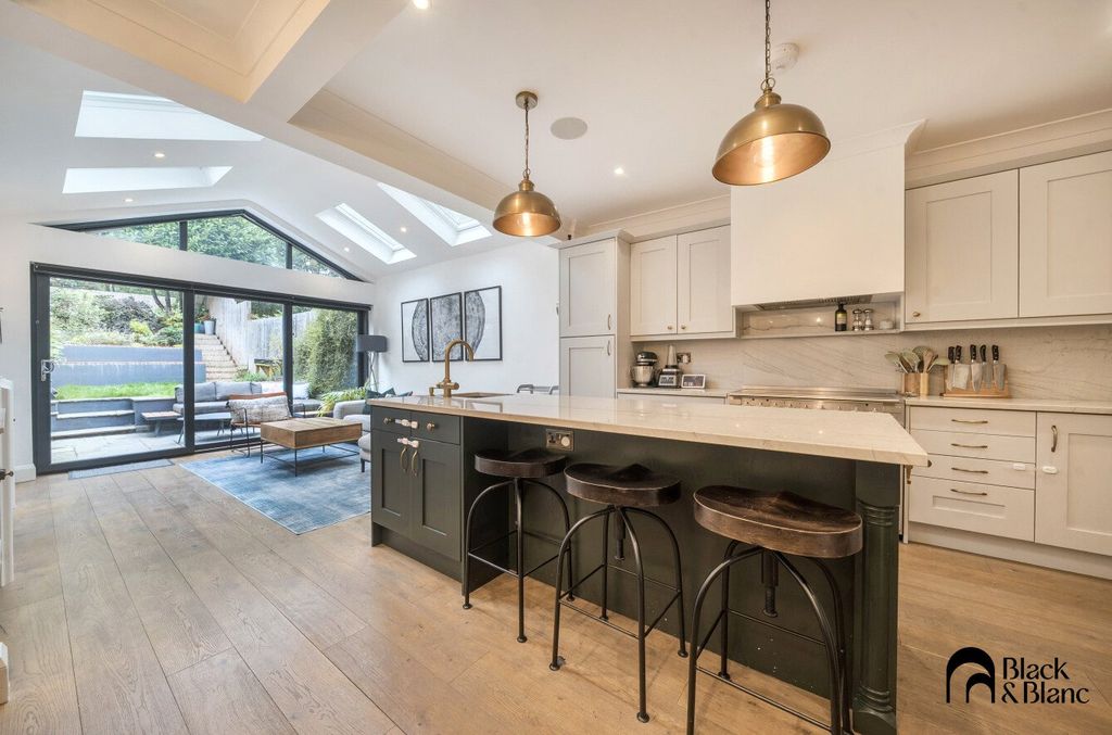 Property photo 2 of 46 Kitchen/ Dining