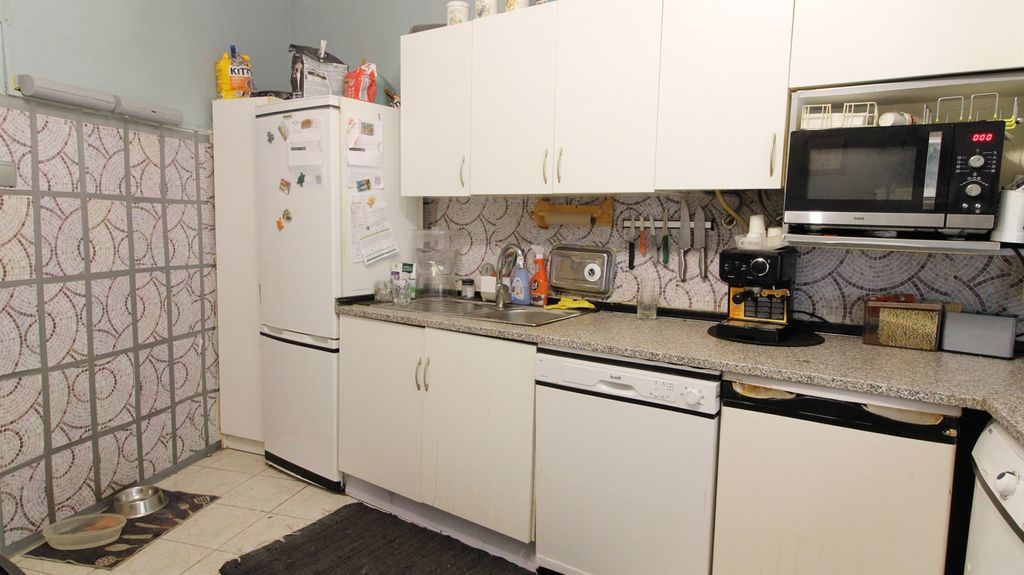 Property photo 3 of 53
