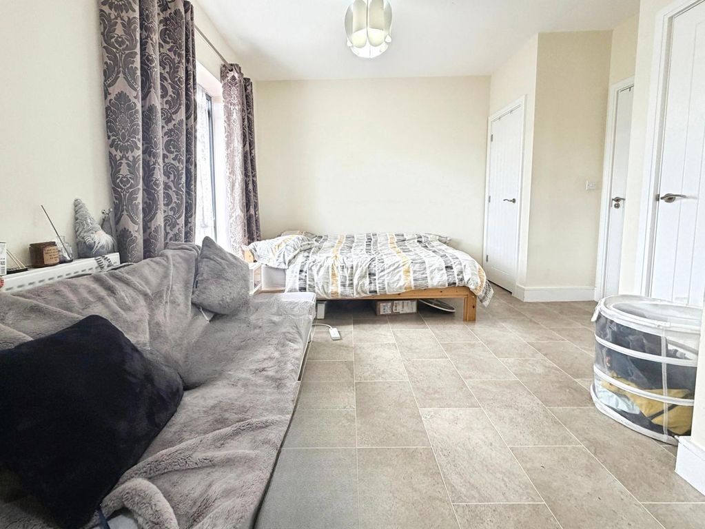 Property photo 3 of 17 Pbox-Img.Jpg