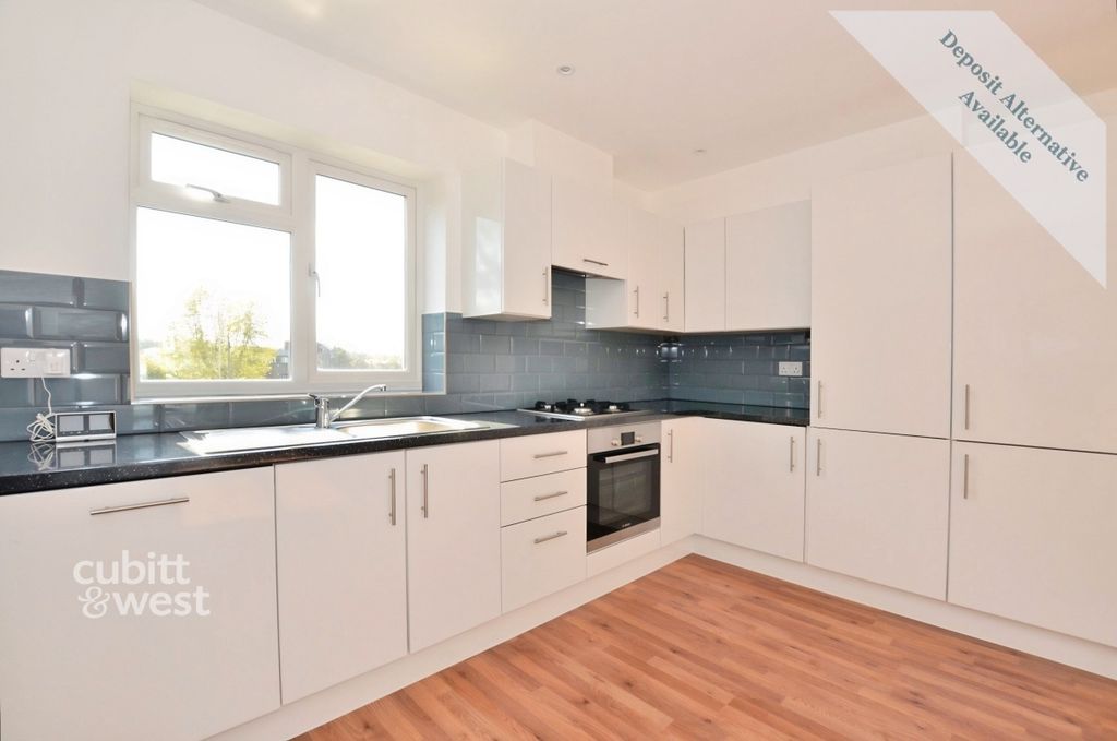 Property photo 3 of 7 Kitchen