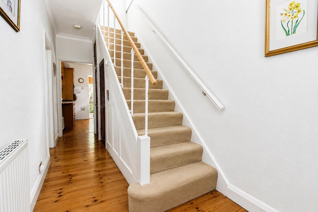 Property photo 3 of 25 Hall