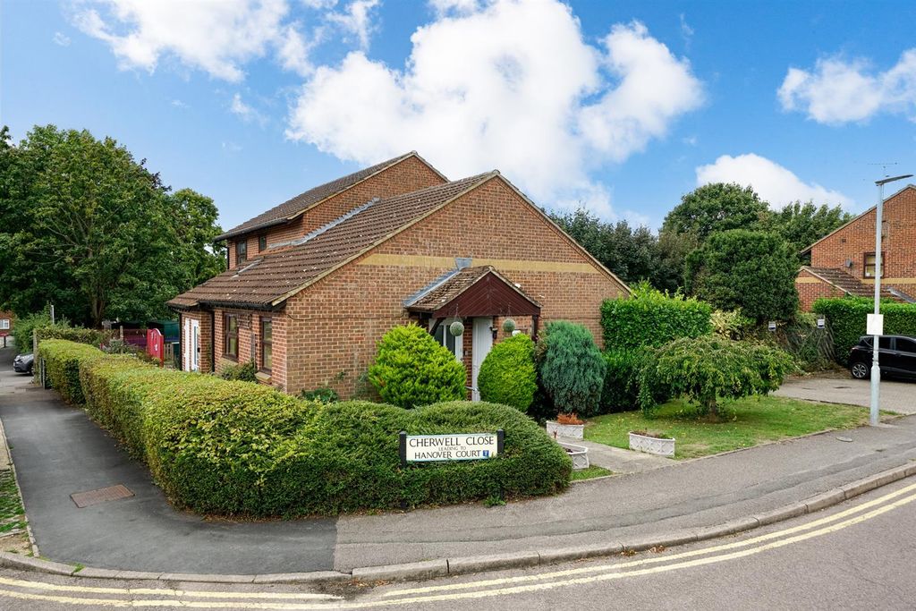 Property photo 1 of 12 1-Cherwell-Close-2.Jpg