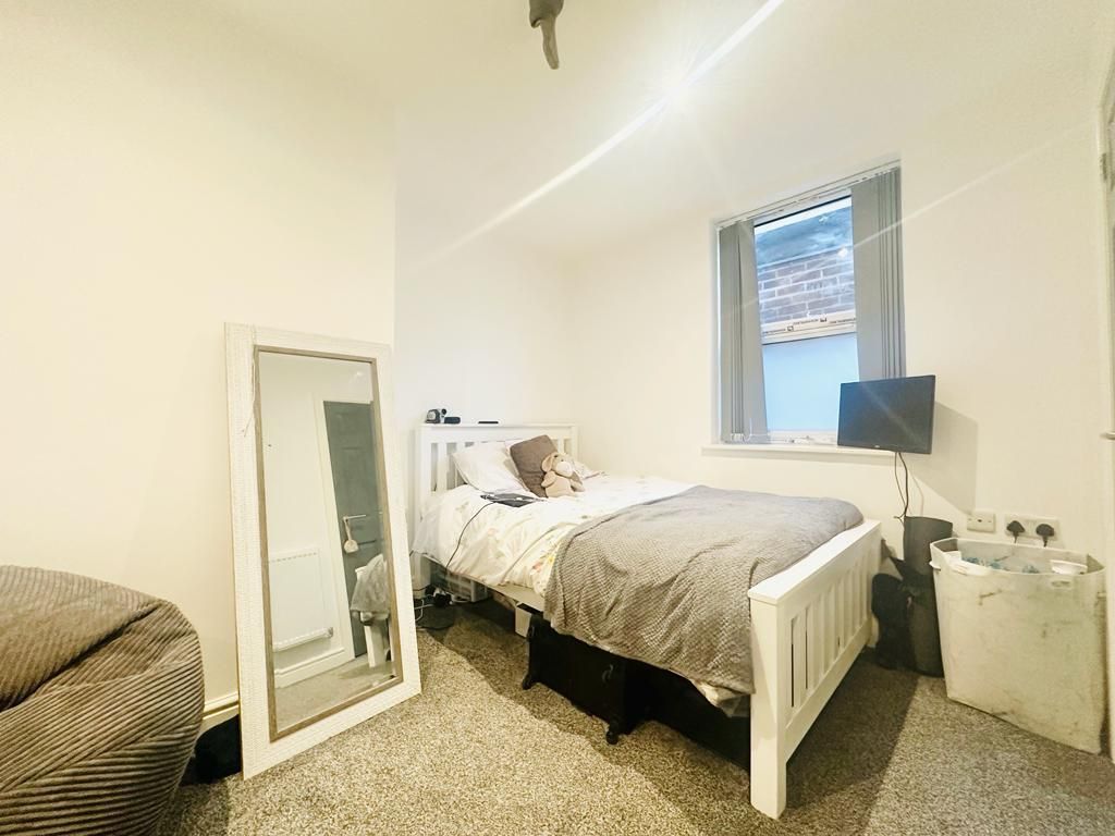 Property photo 3 of 6 Studio Area