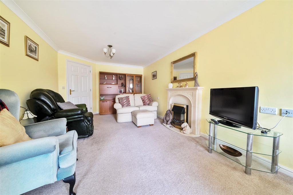 Property photo 3 of 13 Living Room