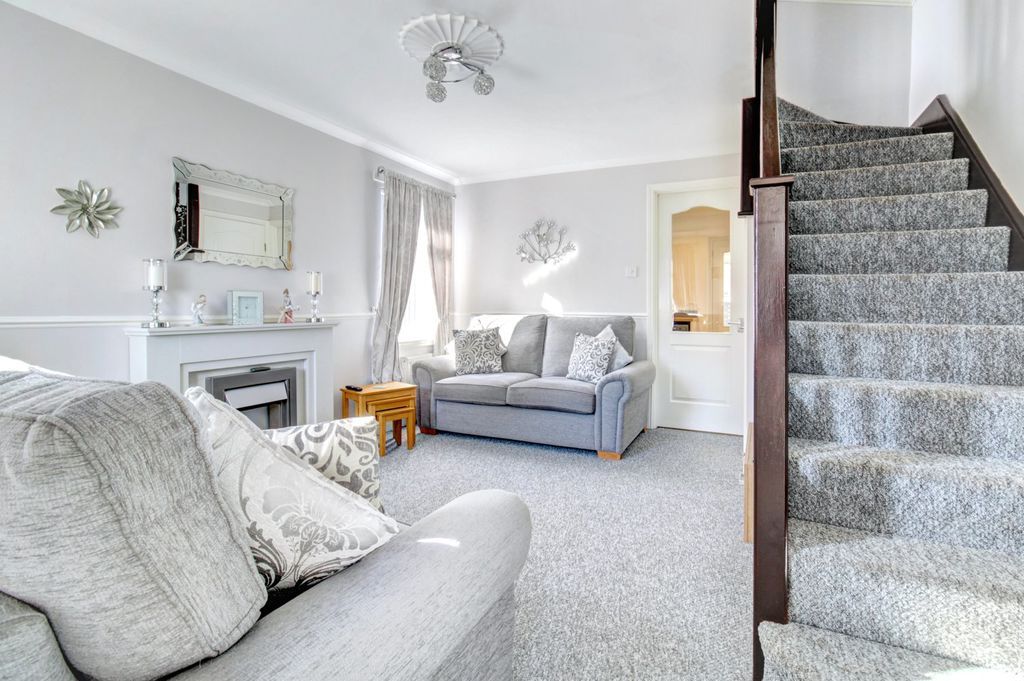 Property photo 2 of 20 Lounge