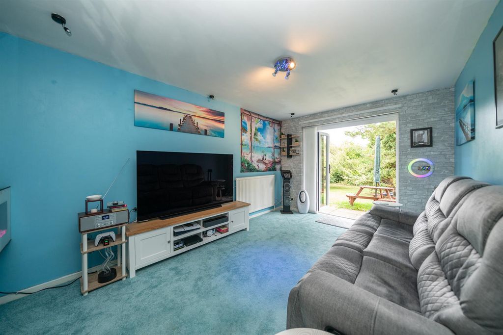 Property photo 2 of 11