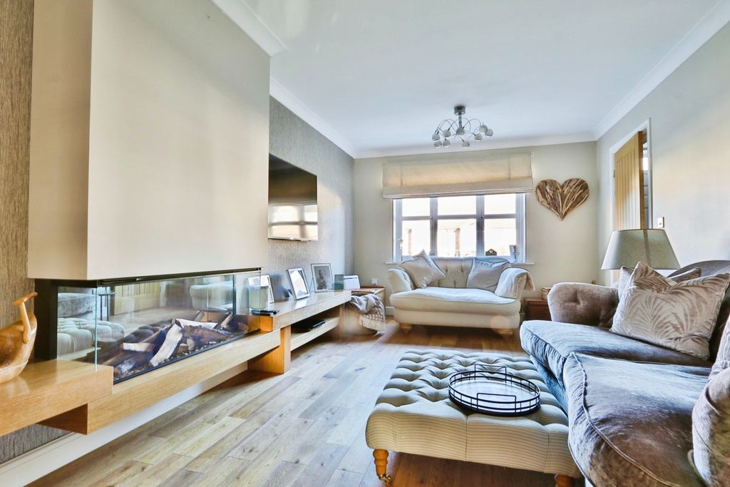 Property photo 3 of 30 4534874