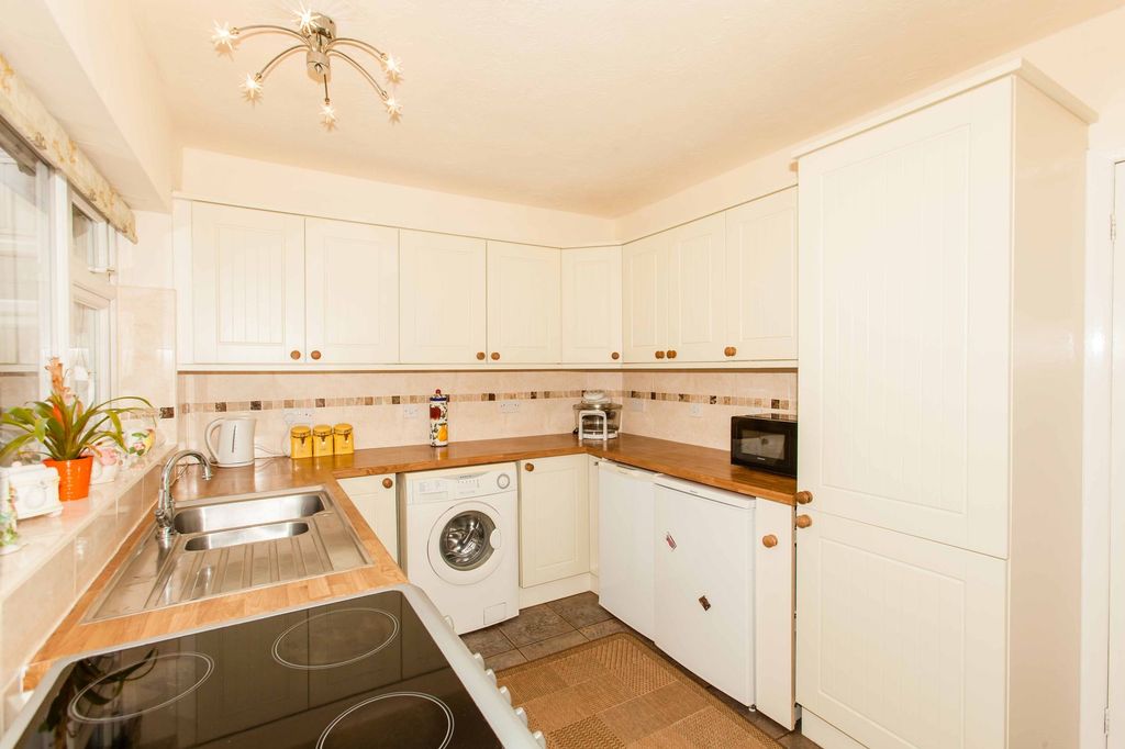 Property photo 3 of 24