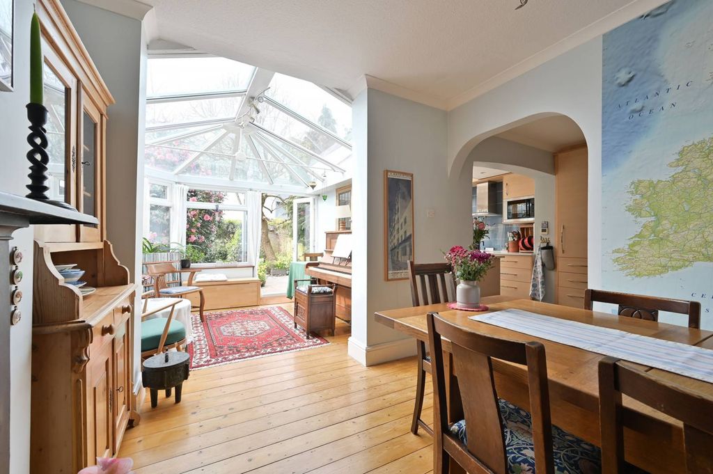 Property photo 3 of 27