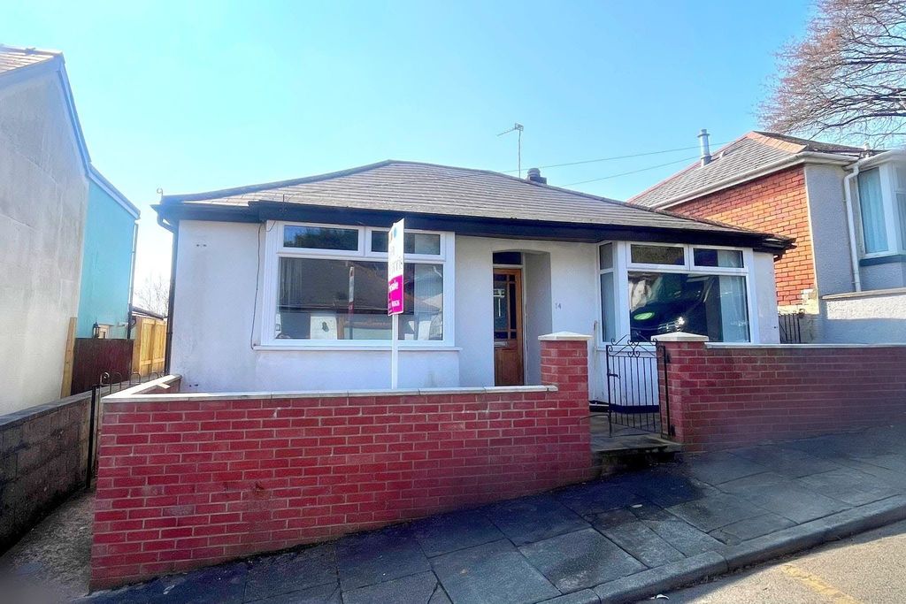 Property photo 1 of 18