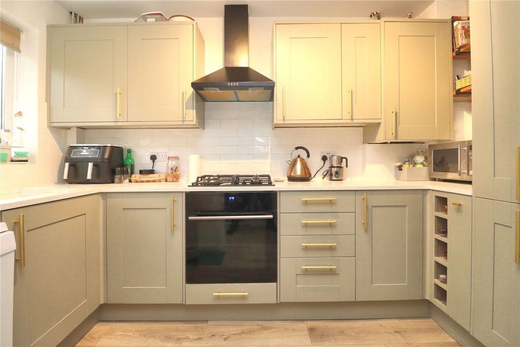 Property photo 2 of 15 Picture No. 21