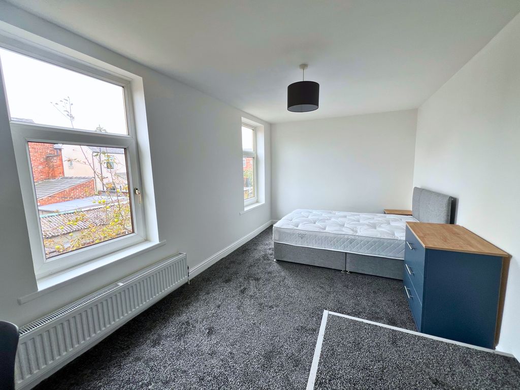 Property photo 1 of 2 Room