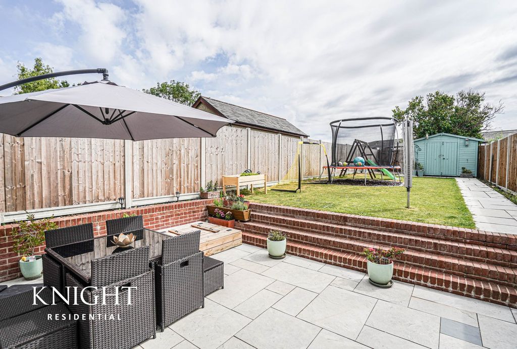 Property photo 2 of 31