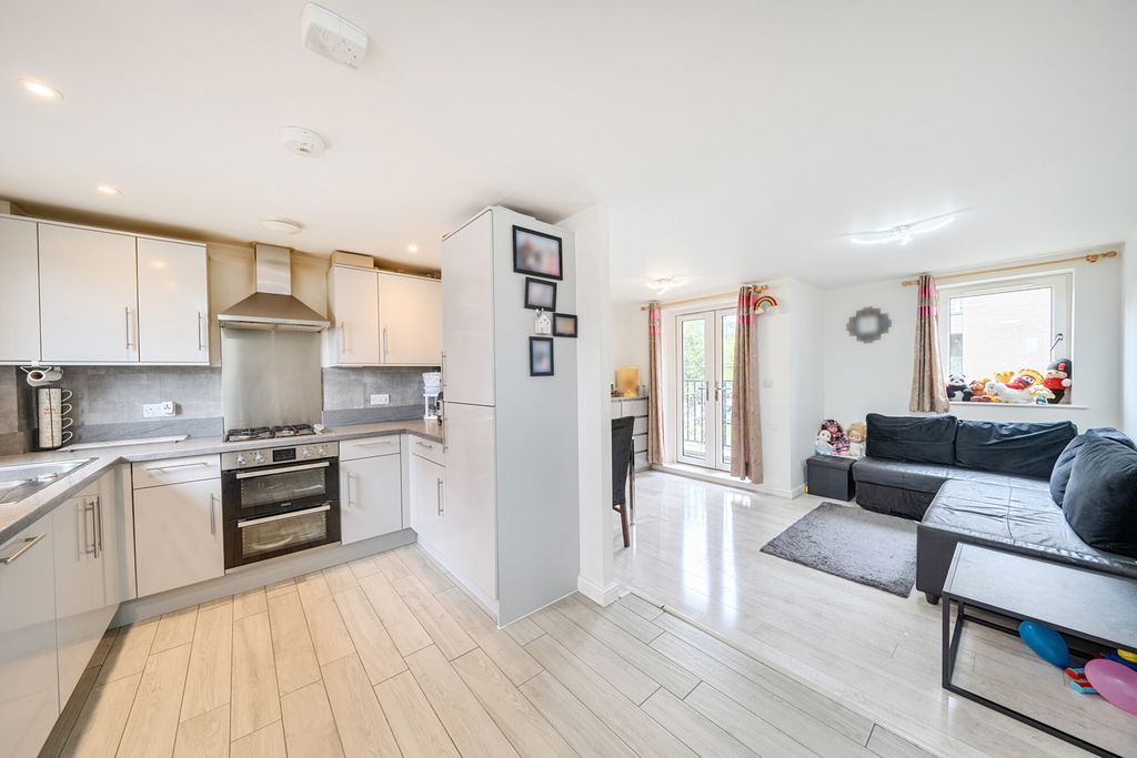 Property photo 3 of 12 1471527-11-6A26Bd...