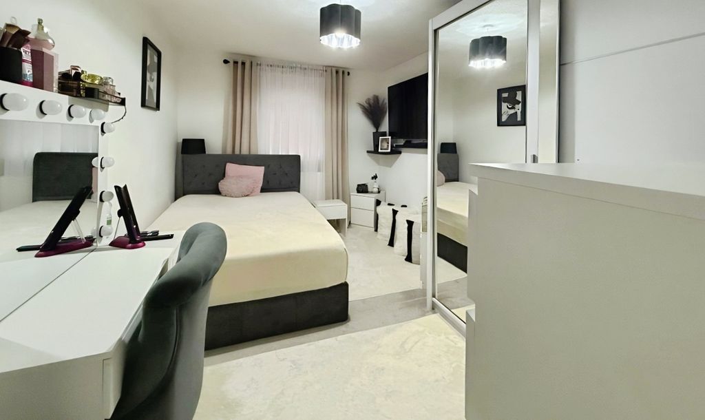 Property photo 3 of 6 Bedroom 1