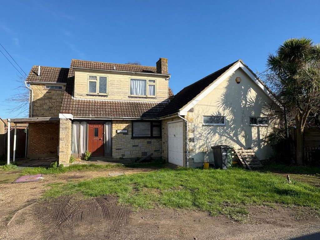 Property photo 1 of 40 Detached 4 Bedroom House