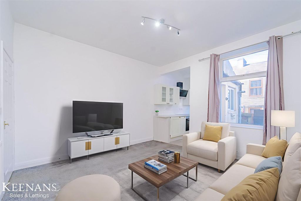 Property photo 1 of 18 Dsc09280 - Living Room - Standard - 1.Jpg