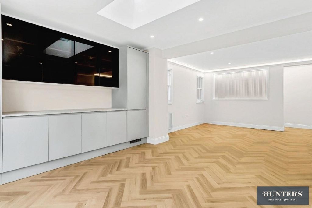 Property photo 2 of 17 Pbox-Img.Jpg