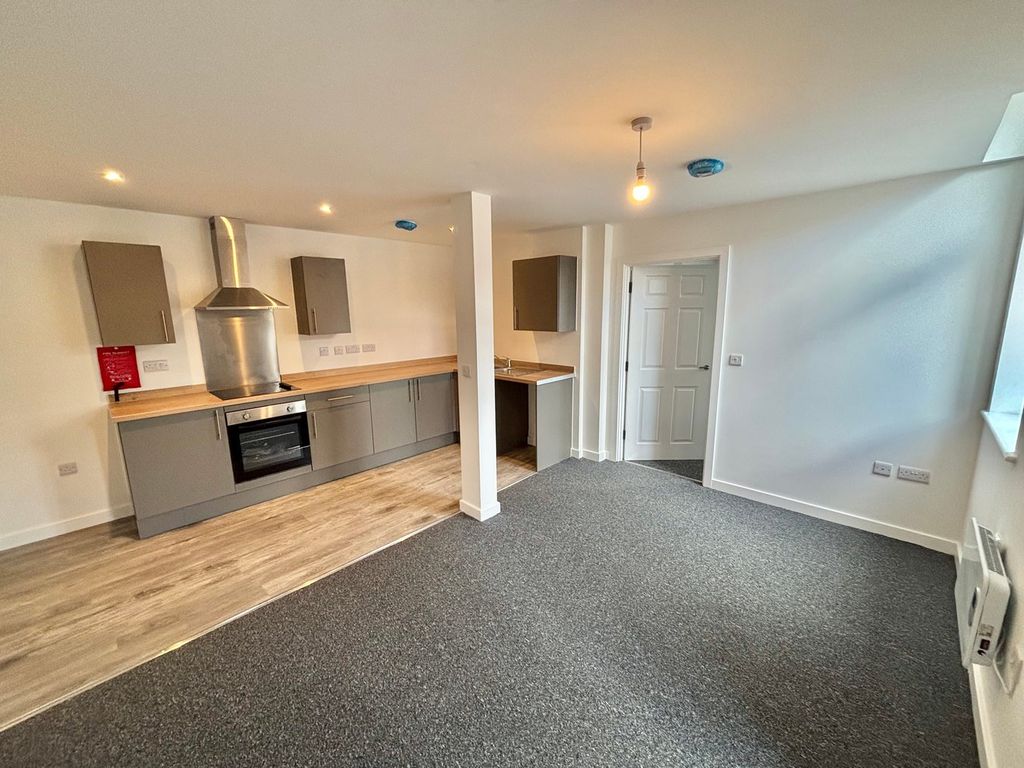 Property photo 2 of 8