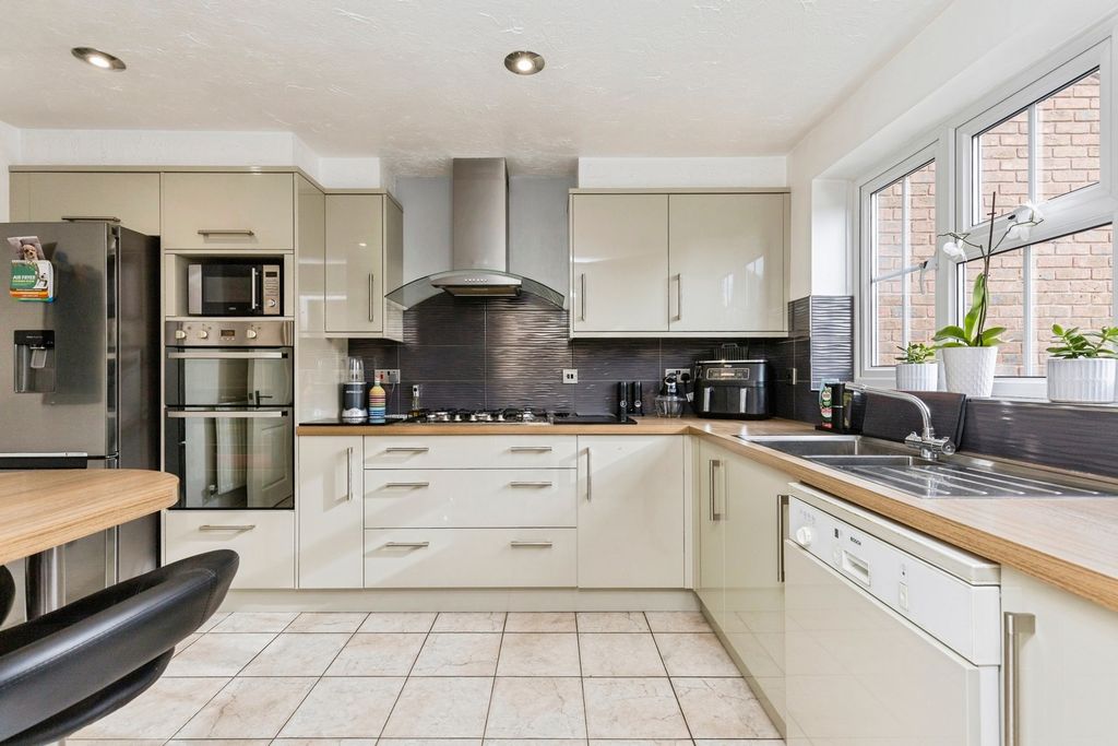 Property photo 2 of 22 Pbox-Img.Jpg